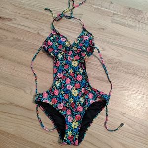 Forever 21 floral print one piece swimsuit size 0